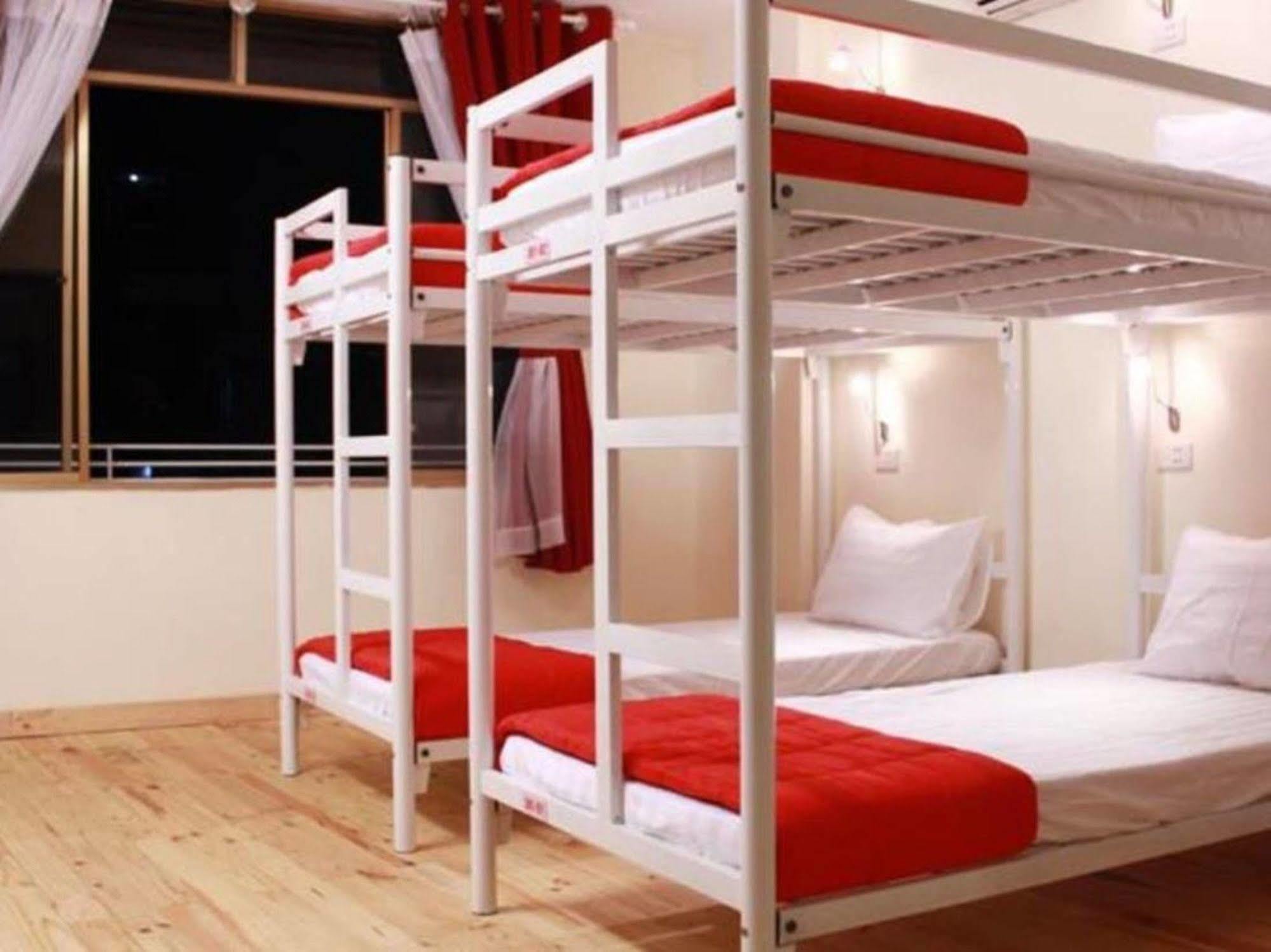Koniko Backpackers Hostel Хошимин Екстериор снимка